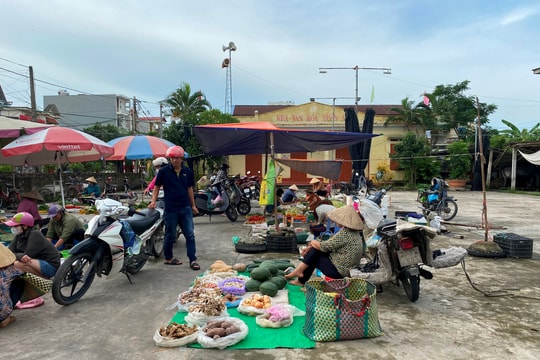 Khu nhà văn hóa thôn Xuân An (Thanh Hà) biến thành nơi họp chợ