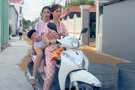 Chặn đường giao thông ở xã Thái Học (Bình Giang) làm nơi phơi thóc