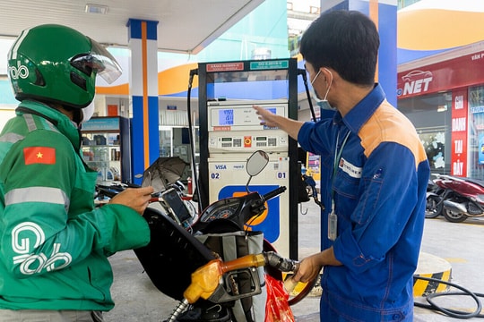 Giá xăng, dầu cùng tăng