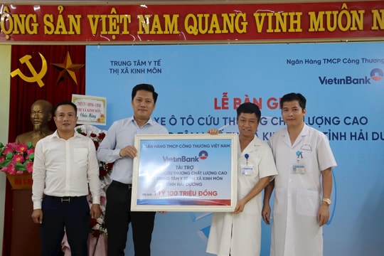 VietinBank trao tặng chiếc xe cứu thương thứ hai cho Trung tâm Y tế thị xã Kinh Môn