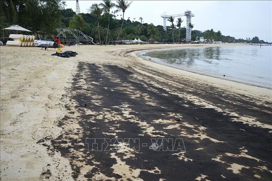 Singapore đóng cửa các bãi biển do sự cố tràn dầu