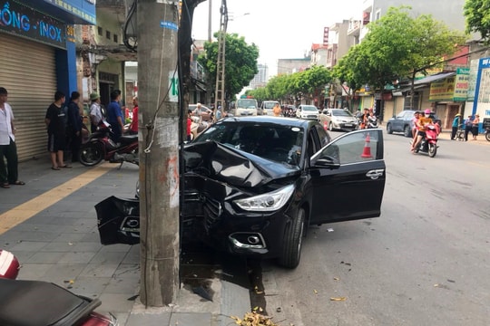 Va chạm giữa ô tô và xe máy trên đường Lê Thanh Nghị, bé gái 7 tuổi tử vong