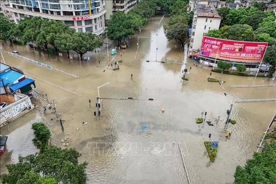Mưa lũ lớn ở Trung Quốc làm nhiều người tử vong