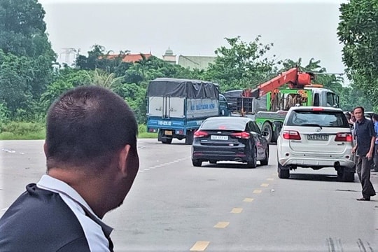 Một người đàn ông tử vong trên xe ô tô vẫn nổ máy ở Chí Linh