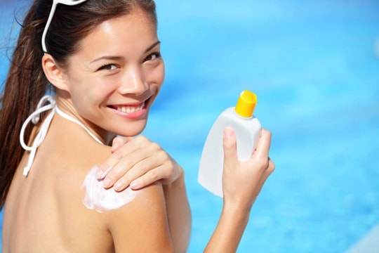 Những món mỹ phẩm cần có khi đi du lịch mùa hè
