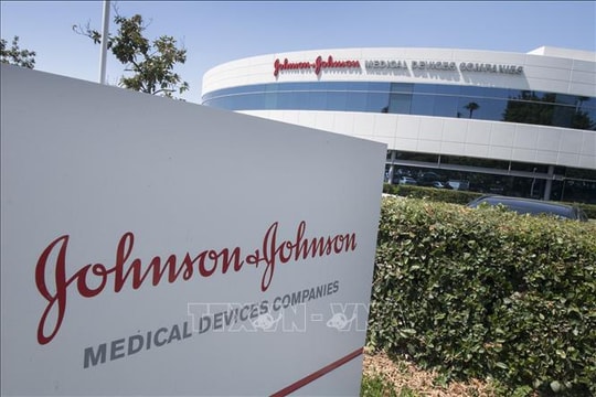 "Sóng gió" bủa vây Johnson & Johnson
