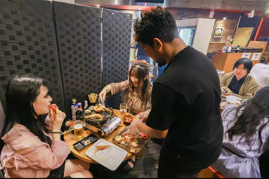 Nhà hàng Nhật Bản "nhìn mặt" khách tính tiền