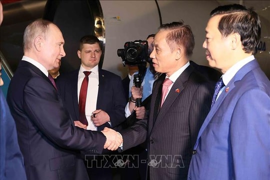 Tổng thống Liên bang Nga Vladimir Putin đến Hà Nội, bắt đầu thăm cấp Nhà nước tới Việt Nam