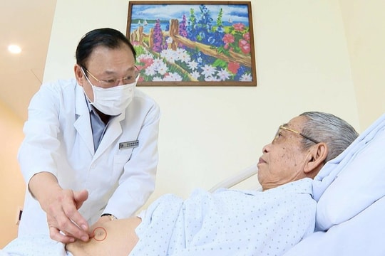 Cụ ông 81 tuổi chiến thắng hai bệnh ung thư