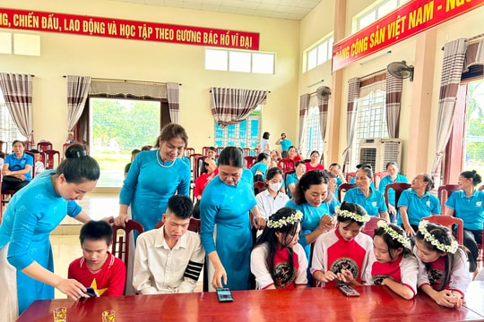 Ninh Giang lần đầu truyền thông kỹ năng an toàn trên mạng cho trẻ mồ côi và mẹ đỡ đầu