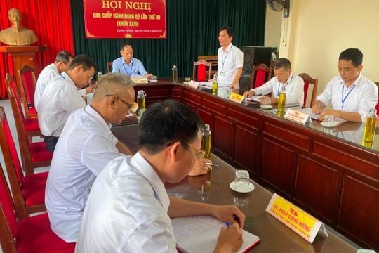 Tứ Kỳ sẽ điều chuyển 17 cán bộ, công chức xã dôi dư sau sáp nhập sang địa phương khác