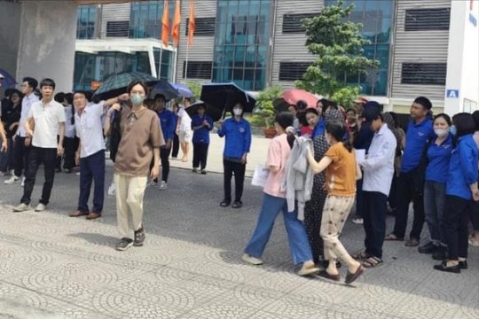 Khi nào học sinh làm thủ tục nhập học lớp 10 Trường THPT Hồng Quang?