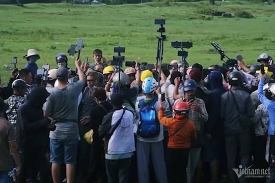 Kiếm tiền từ livestream, video trên mạng xã hội: Đừng thành "tội đồ"