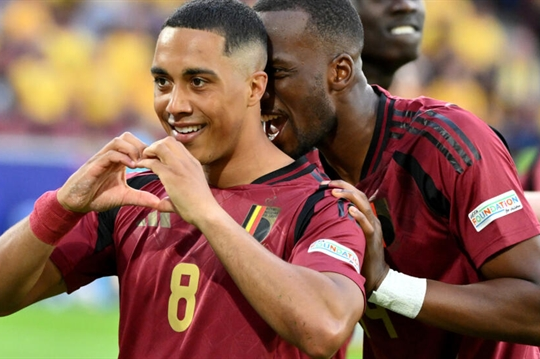 Euro round-up: Portugal top group after convincing win