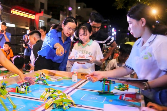 Trải nghiệm sáng tạo khoa học, kỹ thuật tại phố đi bộ Bạch Đằng