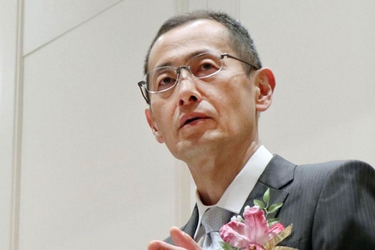 Không nghe lời vợ, bác sĩ phẫu thuật chuyển sang nghiên cứu, đoạt giải Nobel