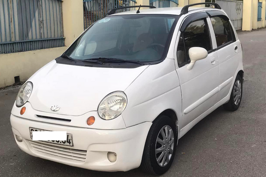 Chưa đến 50 triệu đồng mua được ô tô, che mưa nắng hơn hẳn đi xe máy