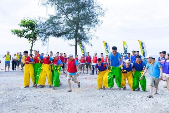 Giá vé máy bay cao, nhiều người Hải Dương chọn đi du lịch bằng ô tô