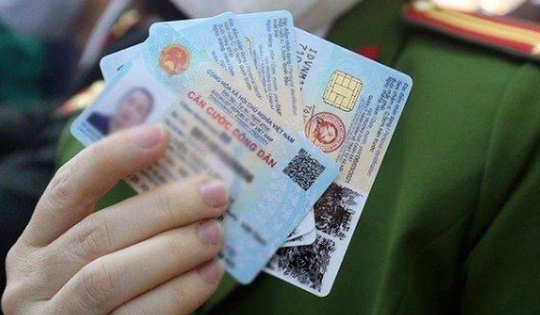 Người Việt Nam ra nước ngoài định cư có bị thu hồi căn cước công dân?
