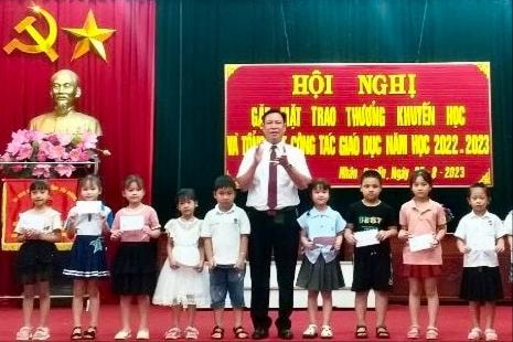 Nhân Quyền (Bình Giang) khuyến học, khuyến tài