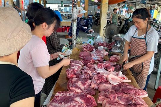 Tăng lương lại lo tăng giá
