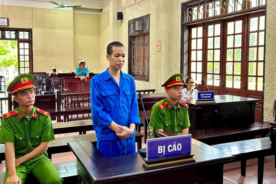 Cầm dao bầu đâm vợ cũ nhiều nhát, Nguyễn Văn Đảo ở Gia Lộc lĩnh 12 năm tù