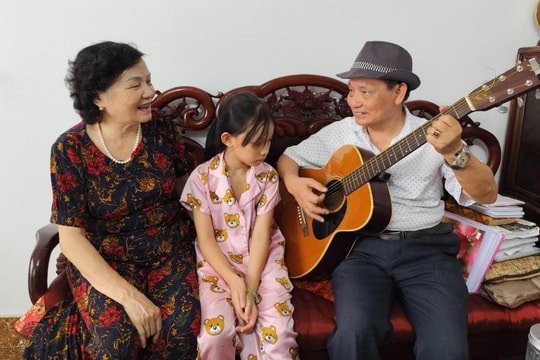 Người cao tuổi giữ lửa gia đình