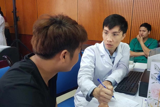 Nhiều quý ông đi "tút tát" nhan sắc, nâng ngực, độn mông