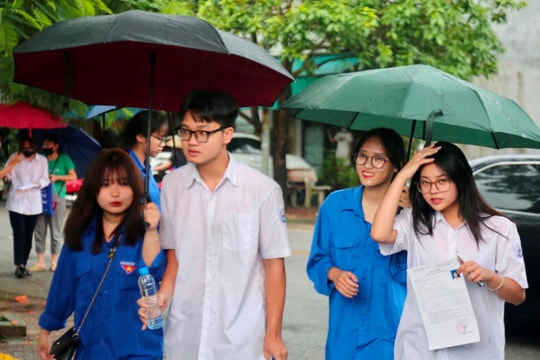 Hơn 23.200 thí sinh Hải Dương đội mưa đi thi môn đầu tiên tốt nghiệp THPT 2024