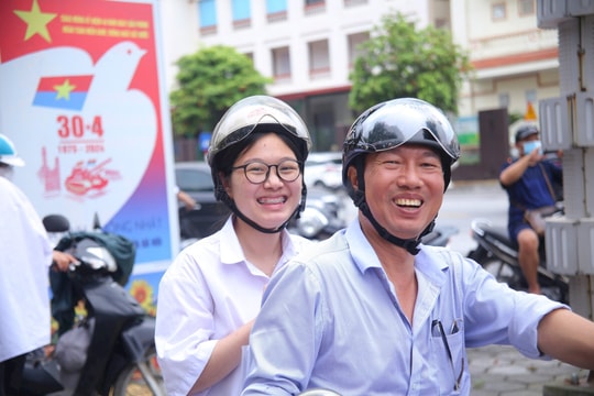 Đề ngữ văn thi tốt nghiệp THPT năm 2024 hay, dự kiến phổ điểm khá cao, từ 7 điểm trở lên