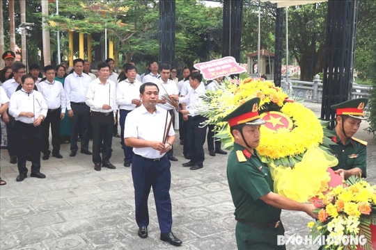 Đoàn công tác tỉnh Hải Dương viếng Nghĩa trang Liệt sĩ Việt - Lào và Khu di tích Truông Bồn