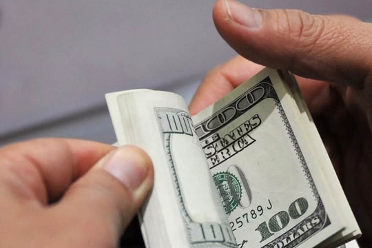 Giá USD tự do cao nhất từ trước đến nay, vượt mốc 26.000 đồng
