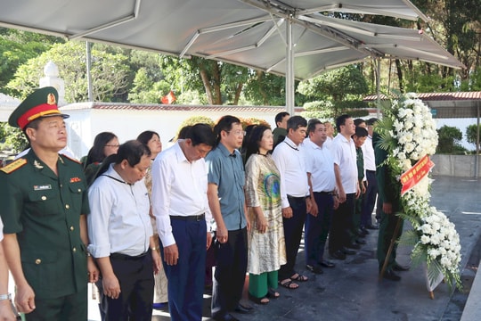 Hải Dương dâng hương tưởng nhớ các anh hùng liệt sĩ tại Ngã ba Đồng Lộc và viếng mộ Đại tướng Võ Nguyên Giáp