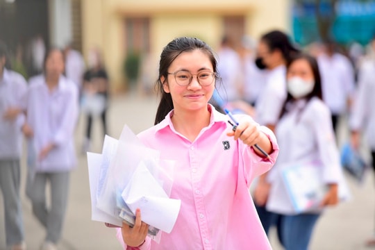 Bài thi tổ hợp khoa học xã hội vừa sức, khoa học tự nhiên phân hóa cao