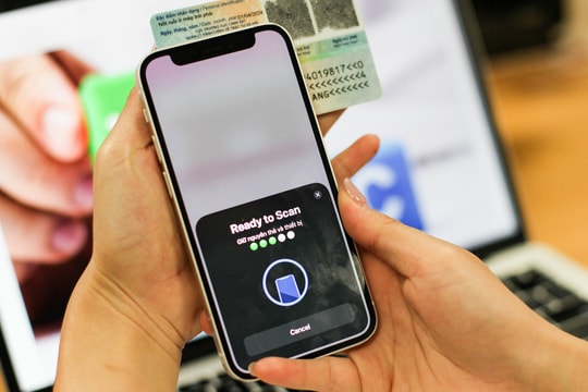 Vì sao khó quét căn cước công dân để xác thực sinh trắc học?