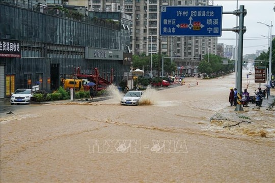 Trung Quốc ban hành báo động đỏ về mưa lớn