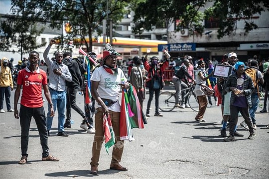 Biểu tình tiếp diễn trên khắp Kenya, trên 58 cảnh sát bị thương