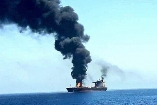 Houthi tấn công đồng loạt nhiều tàu chở dầu và tàu hàng trên Biển Đỏ
