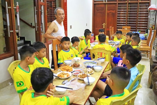 Cận cảnh "đại bản doanh" của U9 Gia Bảo Hải Dương tại biệt thự của doanh nhân Nguyễn Đình Giang