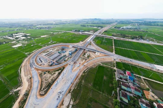 Cận cảnh 19 km cuối cùng trên cao tốc Diễn Châu – Bãi Vọt thông xe sáng 30/6