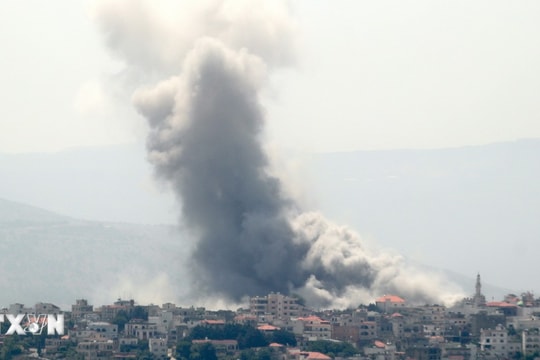 Quân đội Israel ném bom một tòa nhà quân sự của lực lượng Hezbollah