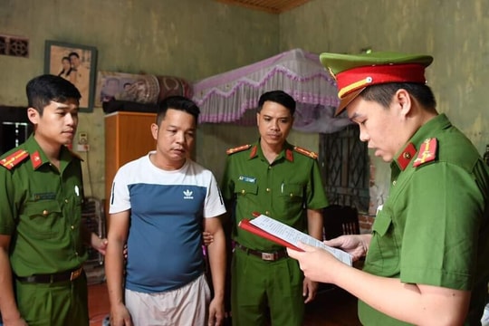 Vụ bé 11 tuổi bị mẹ và nhân tình đánh đập: Bắt tạm giam một đối tượng
