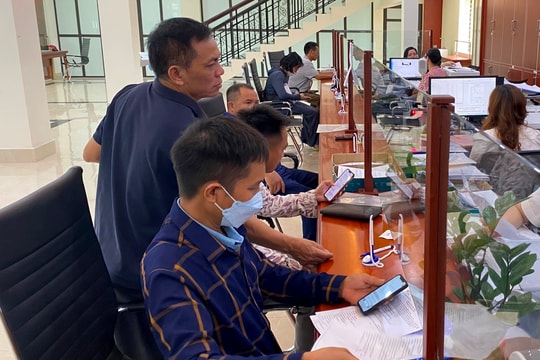 Còn trục trặc khi dùng VNeID để giải quyết thủ tục hành chính ở Hải Dương