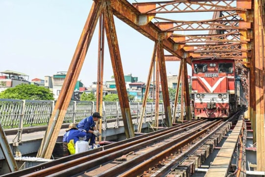 Cấm toàn bộ phương tiện lưu thông trên cầu Long Biên trong 60 ngày để sửa chữa