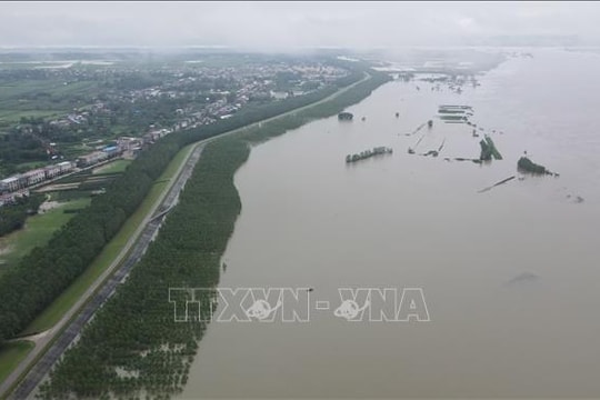 Mực nước sông Dương Tử (Trung Quốc) dâng cao, gia tăng nguy cơ lũ lụt