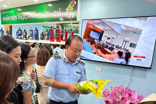 Trưng bày trên 400 sản phẩm giúp người tiêu dùng nhận biết hàng thật hàng giả
