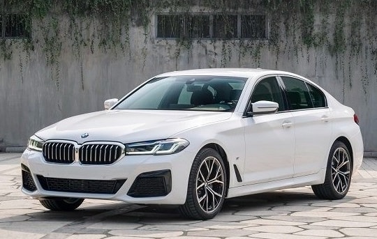 Các hãng xe tặng phí trước bạ: Mercedes giảm giá gần nửa tỷ đồng