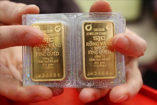Giá vàng miếng SJC vẫn ổn định trong lúc giá vàng thế giới tăng cao