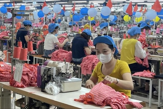 Công nhân may khó bám trụ đến tuổi nghỉ hưu
