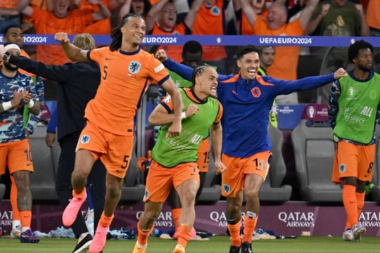 Netherlands mount Euros comeback against Turkey to set up England semi